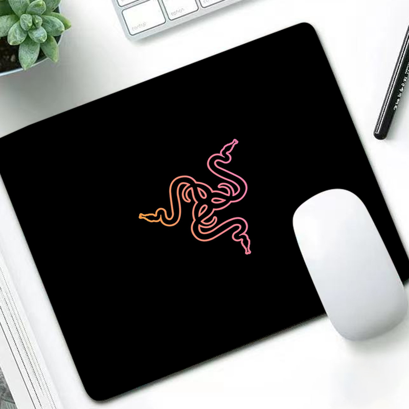 Razer Luxury Mouse Pad Anime G - Gaming Accessories For Gaming Laptop のレビューと価格